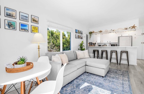 Eastside Santa Cruz House | 1950's Surf Shack - 6 min walk to beach!