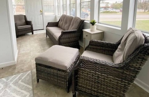 South Burlington House | 1954 upper unit · Warm & Welcoming 5-bedroom Home, South Burlington