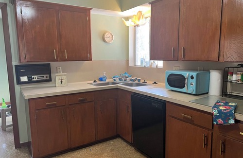 Alvin House | 1960's Time Capsule Home on a quiet street in Alvin