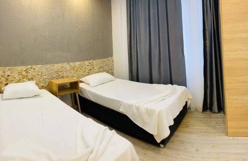 Cesme Hotel | 1989 Hotel Sebat