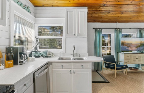 Laguna Beach Estates House | $1990/month or $97/Night Now thru November 22~ Laguna Beach! Directly Across Street-30' to Perfect Beach Access #83