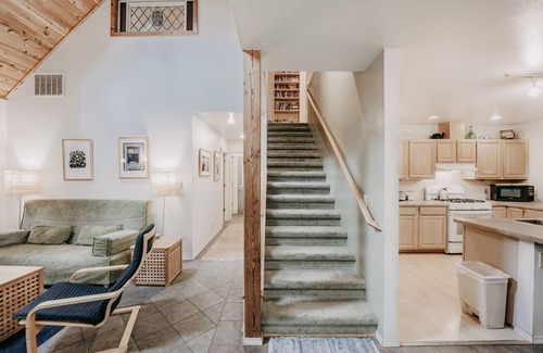 Glacier Cabin | 19MBR - Hot Tub - Sauna - BBQ - Pets Ok - WiFi - Sleeps 10 by RedAwning