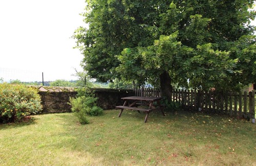 Frugieres-le-Pin Cottage | 19th-century farmhouse with fireplace near Doulon gorges
