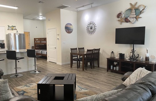 Corpus Christi House | 1b/1b for 6 max4adults! Heated pools! Steps from the BEACH! Netflix! Playground!