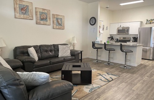 Corpus Christi House | 1b/1b for 6 max4adults! Heated pools! Steps from the BEACH! Netflix! Playground!