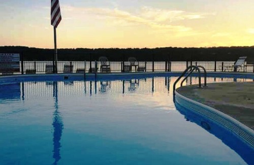 Lake Ozark Condo | 1bd 1 ba Getaway with private balcony & onsite Boat rental option