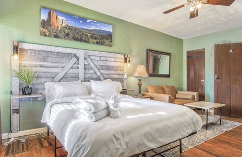 West Colorado Springs Apartment | 1BD Suite Close to Red Rocks Dogs Welcome!