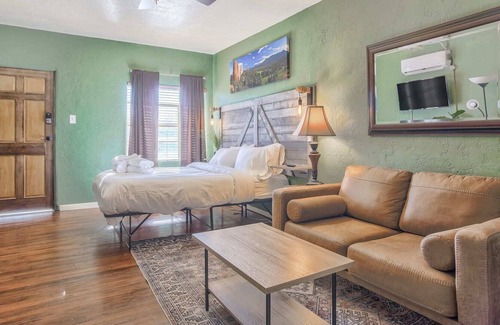 West Colorado Springs Apartment | 1BD Suite Close to Red Rocks Dogs Welcome!