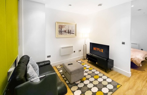 Hanger Hill Apartment | 1Bed Flat-Gym & Open Workspace