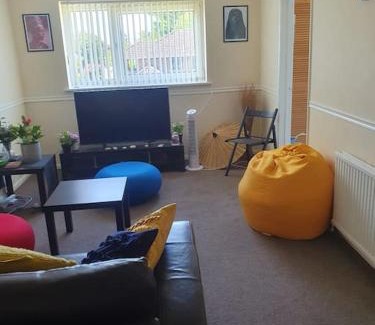 Horsham Apartment | 1bedroom flat wt ext sofa chair
