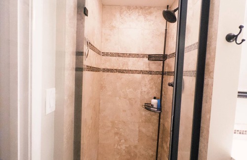 Pleasant Hill House | 1bedroomnGuest suite with separate entrance and exit , full kitchen