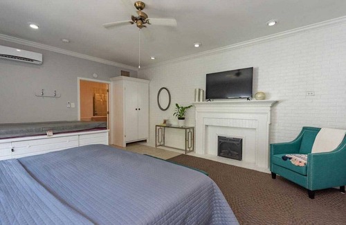 Nashville Hotel | 1BR, 1BA Luxury Hot tub Suite
