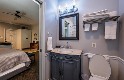 Nashville Hotel | 1BR, 1BA Luxury Hot tub Suite
