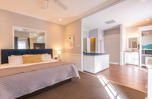 Nashville Hotel | 1BR, 1BA Luxury Hot tub Suite