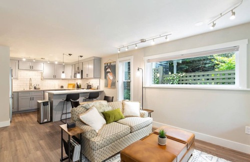 Washington Park Apartment | 1BR 1BA Madison Park - Garden - BBQ