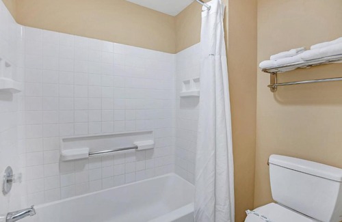 Florida Central Atlantic Coast Apartment | 1BR 2 Queens Hotel-Apt with Pool, Hot Tub & Arcade, near Disney & Universal!