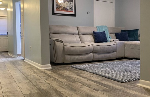 Carnegie Apartment | 1BR/apt. 15min from downtown, 20 to the airport!