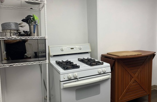 Carnegie Apartment | 1BR/apt. 15min from downtown, 20 to the airport!