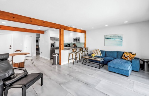 Bayview Condo | 1BR Beachfront Condo w/Water View in St. Pete, FL