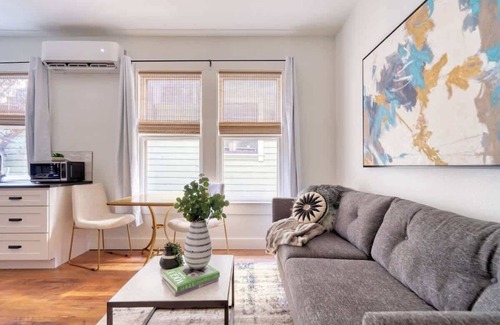 Uptown Apartment | 1BR Boutique Flat Prime NW Location