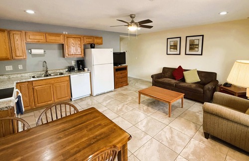 Pinetop Condo | 1BR Comfort Near Forest Trails