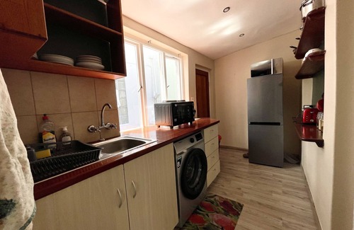 Cape Town City Centre Cottage | 1BR Cottage Pvt Entry, Load Shed Ready, Book Now!