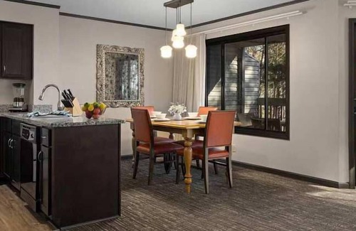 Fairfield Bay Condo | 1br Deluxe Condo Lake Escape, Mountains, & Sports