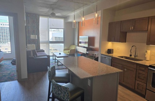 West End Condo | 1br Deluxe Unit Rooftop Pool Austin Skyline Views!