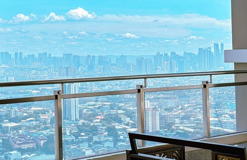 Paco Condo | 1BR Gem in MNL w/Pool, Fast WiFi, Netflix Near Luneta US Embassy & Intramuros