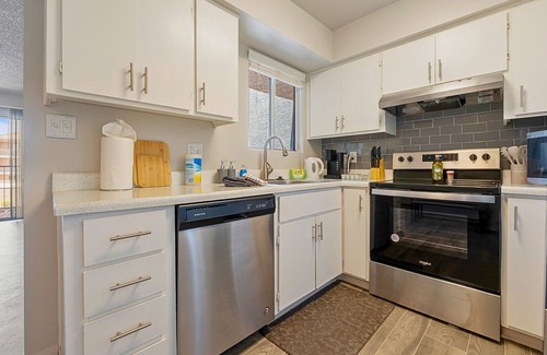 Mesa Apartment | 1BR - Gym - Pool - Great For Mid/Long Stays