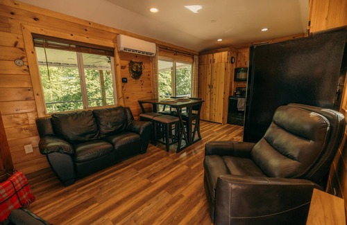 Frenchburg Cabin | 1BR Hot Tub Clean/Quiet Fire Pit