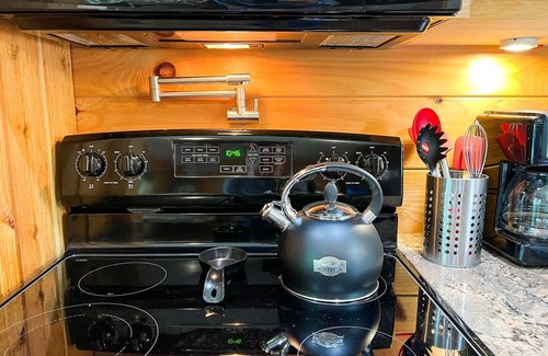 Frenchburg Cabin | 1BR Hot Tub Clean/Quiet Fire Pit