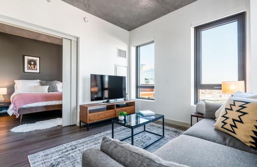 MIT Apartment | 1BR Kendall Sq Gym Doorman nr MIT BOS-44