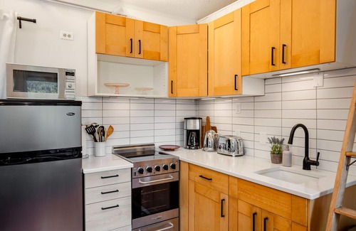 Whistler Creekside Condo | 1BR + Loft | Gondola Village - Creekside | Amazing Patio w/View | Near Gondola | Free Parking