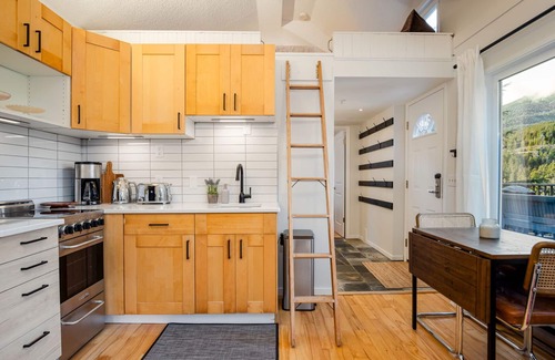 Whistler Creekside Condo | 1BR + Loft | Gondola Village - Creekside | Amazing Patio w/View | Near Gondola | Free Parking