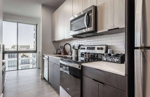 Mile Square Apartment | 1BR LUX DT Haven - Free Parking/Gym/Rooftop Pool