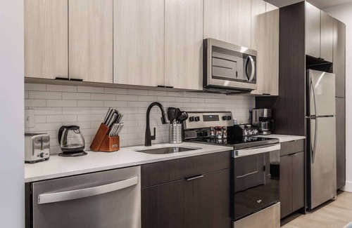 Mile Square Apartment | 1BR LUX DT Haven - Free Parking/Gym/Rooftop Pool