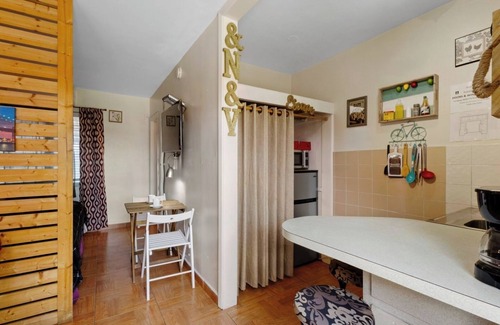 Downtown Hollywood Apartment | 1BR Pet-friendly Condo w/Parking & Backyard BBQ