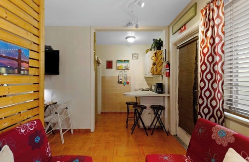 Downtown Hollywood Apartment | 1BR Pet-friendly Condo w/Parking & Backyard BBQ