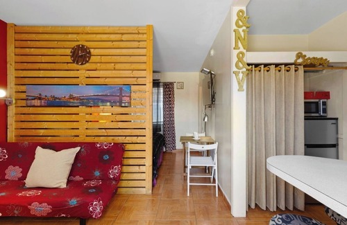 Downtown Hollywood Apartment | 1BR Pet-Friendly Studio Parking and Backyard BBQ