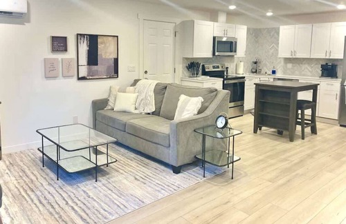 Downtown Vancouver Apartment | 1BR Studio Near Dining & Shops w/Patio