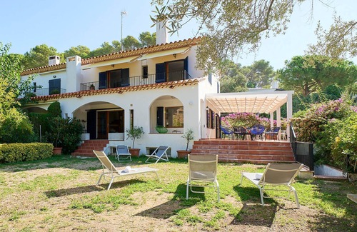Calella de Palafrugell Villa | 1CLOE 01 -Beautiful semi-detached house with communal pool located 750m from the beach of Llafranc