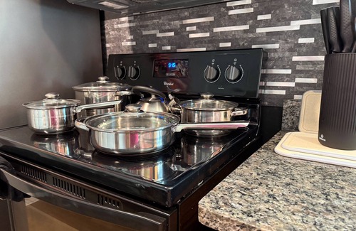 Clear Creek House | 1st Animatronic Dinosaur Villa, Near Disney! Poolside Cinema, Star Wars Theater