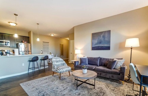 Tuttle West Apartment | 1st Floor Monthly 2BR | W/D | <30m to Honda + OSU