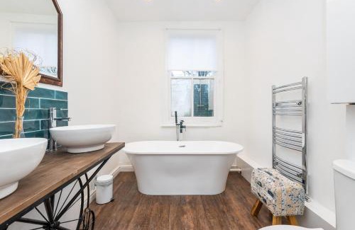 York Apartment | 1st Floor Nunnery Modern, Romantic 1 Bed Apartment in York Pass the Keys