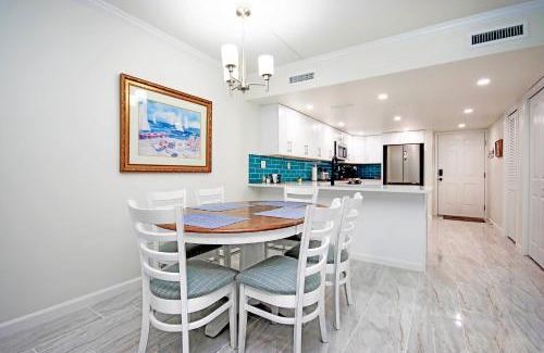 Sanibel Apartment | 1st Floor Sanibel Island Condo Steps From The Gulf Of Mexico 5C1