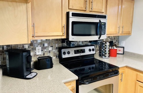 St. Petersburg - Clearwater Condo | 2/2 Beach Lovers Hide Away - Tampa / St Pete