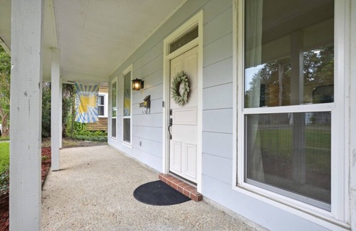 Mid City South House | ❤️2.2 MilesToLSU 2 Desks WasherDryer AC🤿Pool FencedYardPatio📺SmartTV❤️