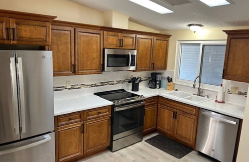 The Villages House | 2/2 on Golf Course - Community Pools & PET Friendly!