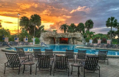 The Villages House | 2/2 on Golf Course - Community Pools & PET Friendly!